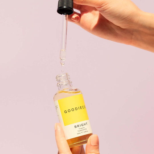 Restore & condition the skin with a lightweight treatment oil.